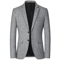 Blazer-Elegante-Alfaiataria-Moderno-CorteAjustado-TecidoPremium-CoresClássicas-Lapelas-TexturaSuave-DetalhesBotões-EstiloVersátil-SilhuetaMarcante-ElegânciaContemporânea-TendênciaFashion-AcabamentoImpecável-EssencialNoGuardaRoupa-Formalidade-Sofisticação-Distinto-UsoProfissional-CombinaçãoCamisa-EstiloRefinado-CasualChic-LookVersátil-Autêntico-ConfortoElegante-PersonalidadeNoVestuário-DetalhesLapela-ForroAltaQualidade-TonsClássicos-DesignExclusivo-VersatilidadeModa-EstiloExecutivo-TecidoLuxuoso