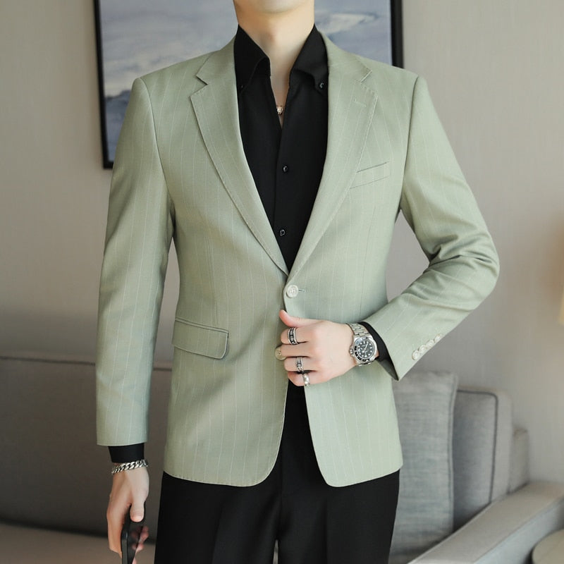 Blazer-Elegante-Alfaiataria-Moderno-CorteAjustado-TecidoPremium-CoresClássicas-Lapelas-TexturaSuave-DetalhesBotões-EstiloVersátil-SilhuetaMarcante-ElegânciaContemporânea-TendênciaFashion-AcabamentoImpecável-EssencialNoGuardaRoupa-Formalidade-Sofisticação-Distinto-UsoProfissional-CombinaçãoCamisa-EstiloRefinado-CasualChic-LookVersátil-Autêntico-ConfortoElegante-PersonalidadeNoVestuário-DetalhesLapela-ForroAltaQualidade-TonsClássicos-DesignExclusivo-VersatilidadeModa-EstiloExecutivo-TecidoLuxuoso